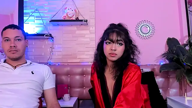 Snapshot of Aronandmoli69 chatting on May 27, 2026, 11:35 pm Aronandmoli69 online show from May 27, 2026, 11:35 pm