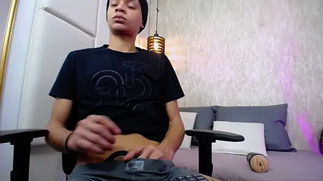 Axel marcus online show from April 17, 2026, 7:50 pm