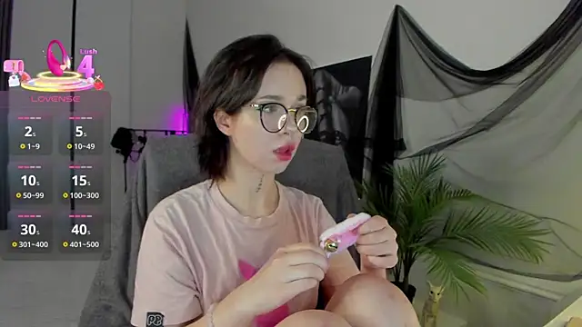 Snapshot of RisoSweet chatting on May 22, 2026, 8:36 pm RisoSweet online show from May 22, 2026, 8:36 pm