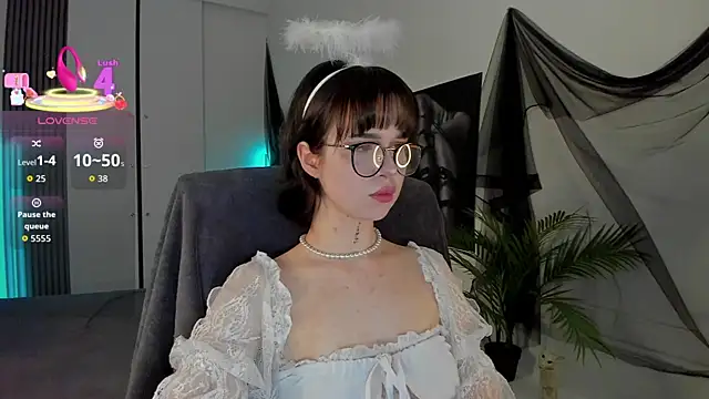 Snapshot of RisoSweet chatting on May 26, 2026, 8:27 pm RisoSweet online show from May 26, 2026, 8:27 pm