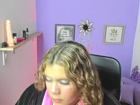 Snapshot of Catalina_Foxt chatting on April 15, 2026, 4:08 am Catalina Foxt online show from April 15, 2026, 4:08 am