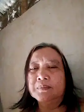 jeanyummytits online show from June 8, 2026, 12:03 am