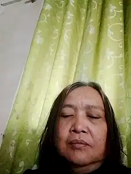 jeanyummytits online show from June 11, 2026, 10:19 pm