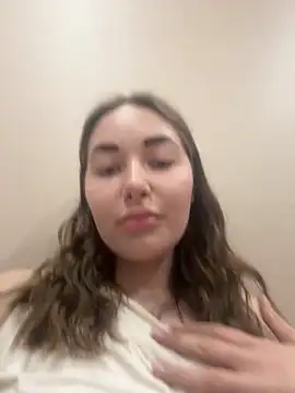 Doris2222 online show from April 13, 2026, 6:35 pm