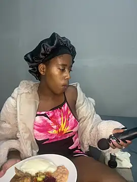petite bee online show from May 28, 2026, 3:53 pm