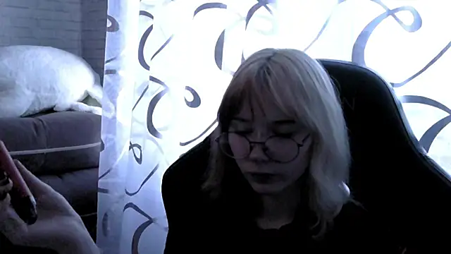 Snapshot of Vi_Nika chatting on April 15, 2026, 1:40 pm Vi Nika online show from April 15, 2026, 1:40 pm