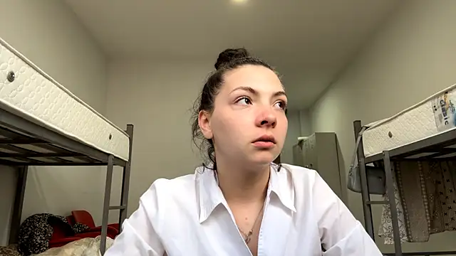 Snapshot of SharieLangan chatting on April 15, 2026, 3:52 pm SharieLangan online show from April 15, 2026, 3:52 pm