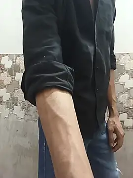 itsmemadhu2019 online show from May 18, 2026, 2:01 pm