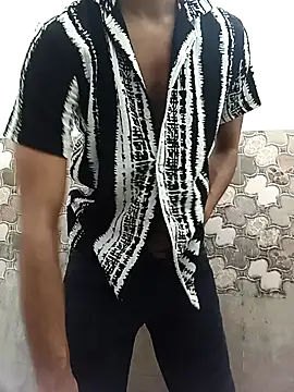 itsmemadhu2019 online show from May 23, 2026, 1:04 pm