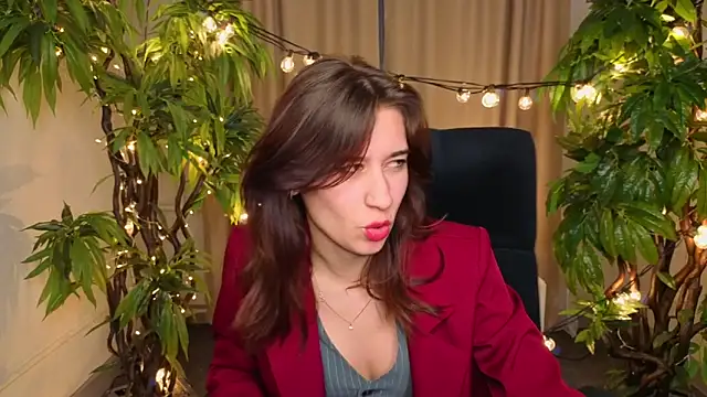 SuzanneJackson online show from April 18, 2026, 7:07 pm