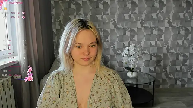 Snapshot of Anna_Delon chatting on April 23, 2026, 12:29 pm Anna Delon online show from April 23, 2026, 12:29 pm