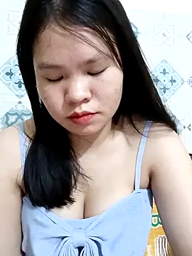 Seraphinahh online show from May 10, 2026, 3:28 pm