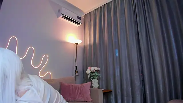Sophia cutegirly online show from June 3, 2026, 1:57 pm