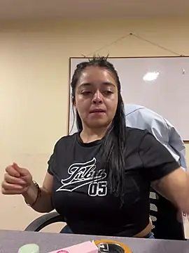 Selene  Ferrer online show from April 15, 2026, 1:29 pm