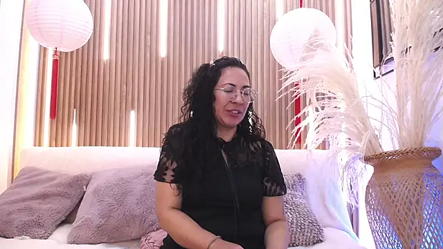 Velvet Curly online show from June 25, 2026, 12:20 pm