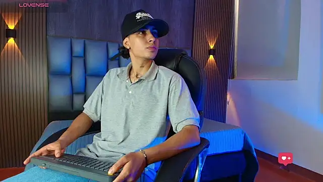 Snapshot of mohamed_malik chatting on May 15, 2026, 1:51 pm mohamed malik online show from May 15, 2026, 1:51 pm