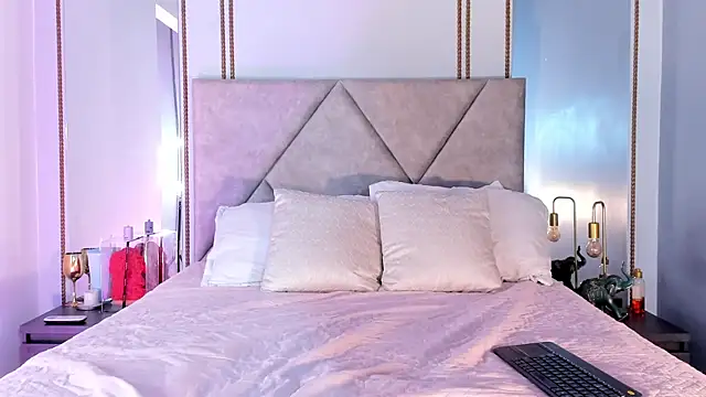 Snapshot of EmmaWilliammss chatting on June 8, 2026, 12:27 pm EmmaWilliammss online show from June 8, 2026, 12:27 pm
