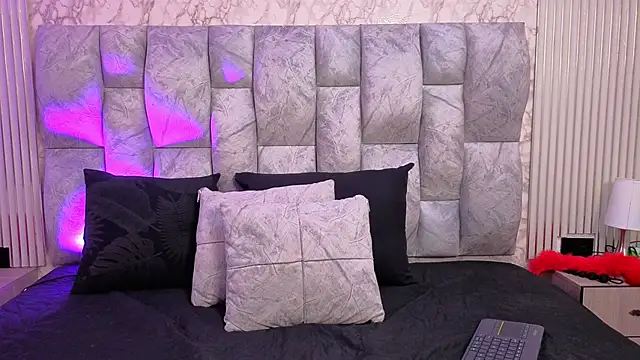 Snapshot of Thaliavegas chatting on April 15, 2026, 8:53 pm Thaliavegas online show from April 15, 2026, 8:53 pm