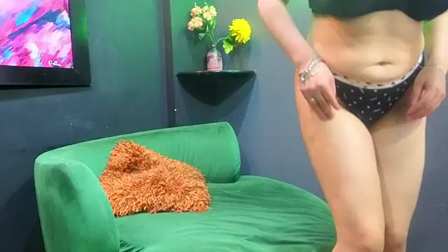 Eli lujuria online show from April 17, 2026, 7:00 am