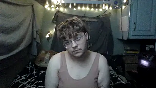 BashfulEmby online show from April 16, 2026, 4:35 am