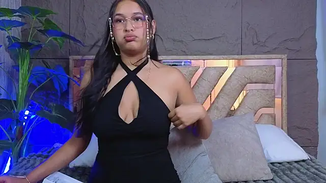 Snapshot of Milenka-5 chatting on June 2, 2026, 7:49 pm Milenka-5 online show from June 2, 2026, 7:49 pm
