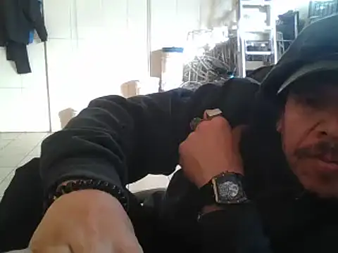 Snapshot of Oskr2024XXX chatting on December 18, 2024, 10:35 pm Oskr2024XXX online show from December 18, 2024, 10:35 pm