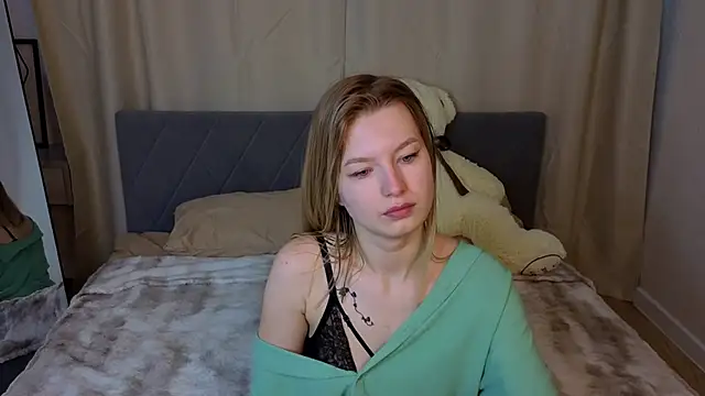 Snapshot of Lisa_Hummi chatting on April 16, 2026, 1:28 am Lisa Hummi online show from April 16, 2026, 1:28 am