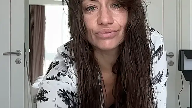 missRorian online show from April 15, 2026, 4:52 am