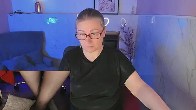 Snapshot of Alexandra_Kind chatting on May 3, 2026, 9:10 pm Alexandra Kind online show from May 3, 2026, 9:10 pm
