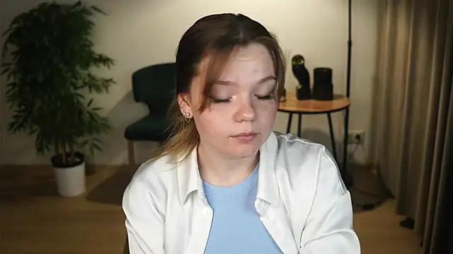 Snapshot of MarloEinck chatting on April 15, 2026, 5:42 pm MarloEinck online show from April 15, 2026, 5:42 pm