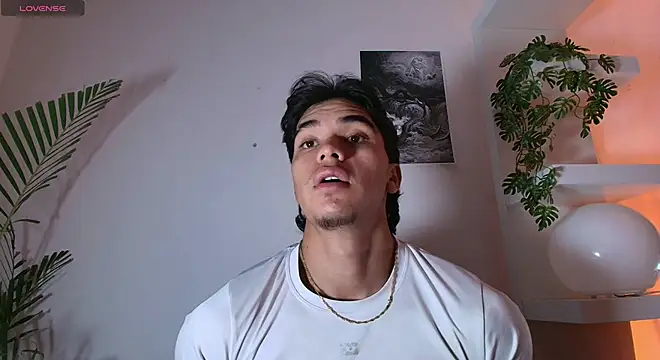 andyypalmer  online show from May 12, 2026, 5:48 am