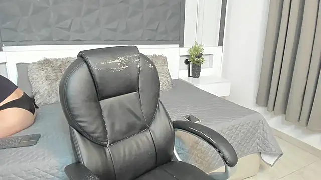 sophia blade  online show from May 10, 2026, 3:01 am