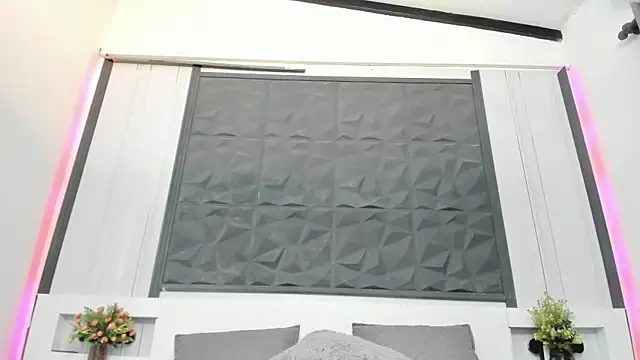 sophia blade  online show from May 16, 2026, 10:36 am