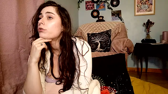 Snapshot of missclochette chatting on July 28, 2026, 2:13 pm missclochette online show from July 28, 2026, 2:13 pm