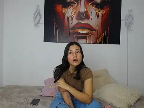 Snapshot of michellna chatting on April 15, 2026, 7:43 pm michellna online show from April 15, 2026, 7:43 pm