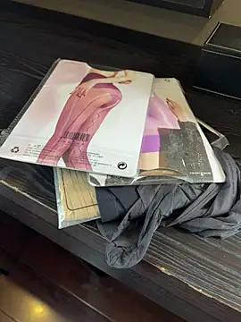 XiaoHonger online show from April 16, 2026, 6:58 am