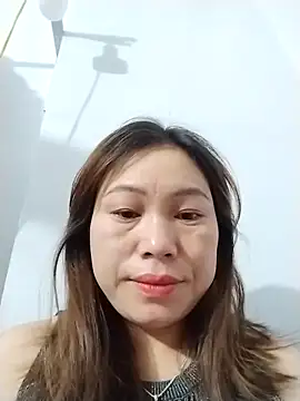 Cong2211 online show from April 15, 2026, 11:05 pm