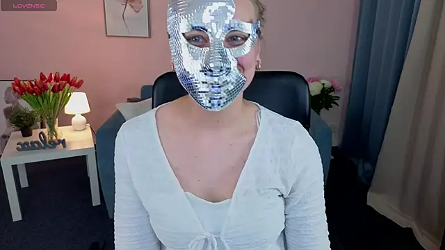DanaHurt1 online show from June 22, 2026, 8:39 pm