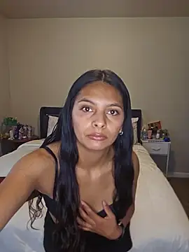 SweetieFox  online show from May 1, 2026, 5:28 pm