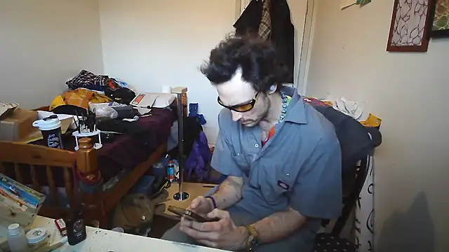 JohnnyMoves online show from May 9, 2026, 11:21 pm