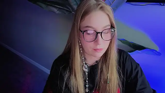 ShowmeYourfetish online show from May 27, 2026, 3:03 am
