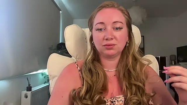 arielsweetieee online show from May 26, 2026, 7:59 am