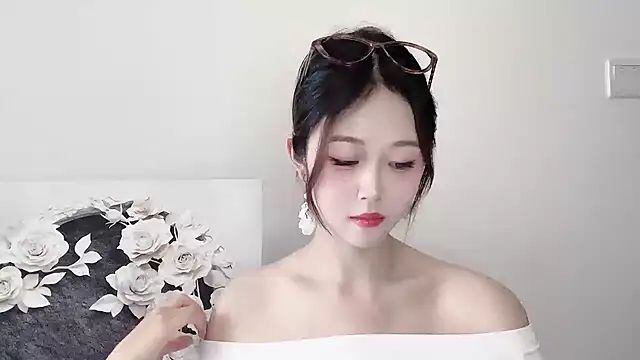 KiKi-011 online show from May 19, 2026, 7:04 am