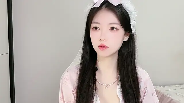 XiaoMei-iiiiii online show from April 18, 2026, 1:37 pm
