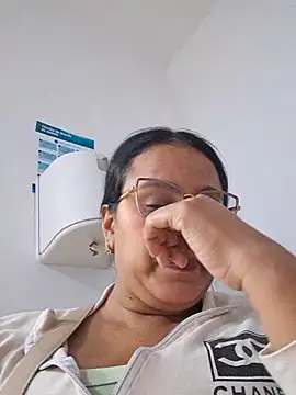 Samanta-42 online show from May 18, 2026, 3:24 am