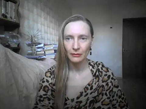 LunaBelle8 online show from April 28, 2026, 2:33 pm