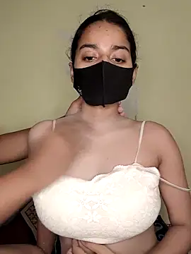 couple hot43 online show from April 19, 2026, 5:34 pm