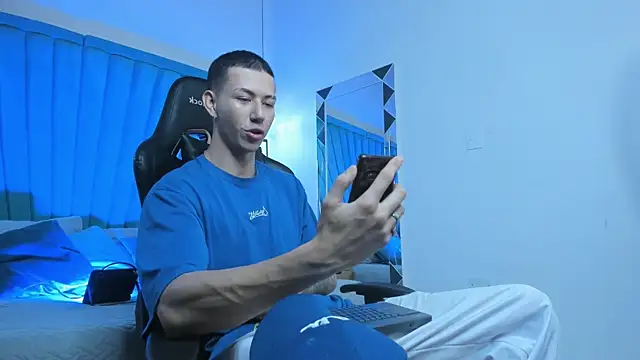 OliverThompsonJS online show from April 24, 2026, 3:42 am