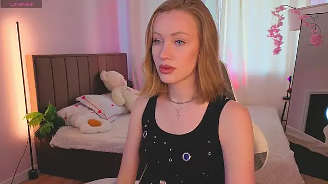 EvaHamilton online show from July 13, 2026, 12:24 am