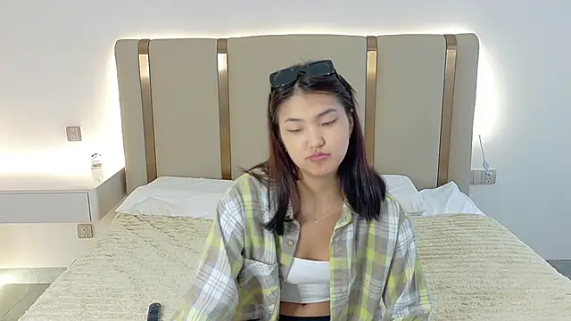 Maiaxoxo online show from July 5, 2026, 4:19 am